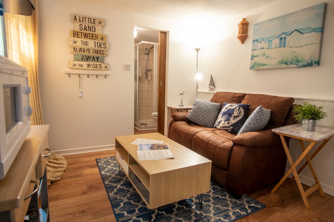 Surf Hut: A warm and welcoming living space